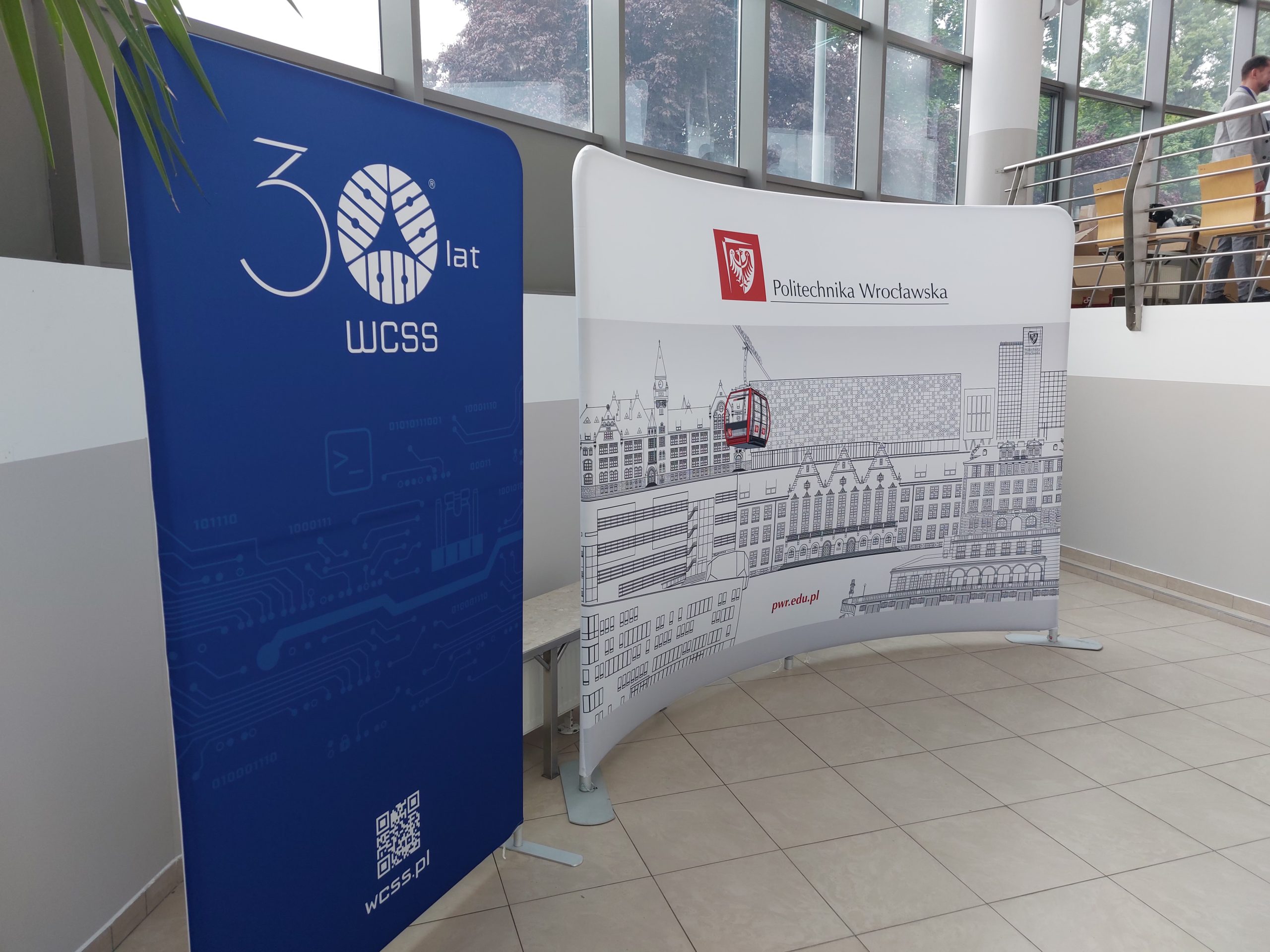 Baner 30-lecia WCSS i baner Politechniki Wrocławskiej